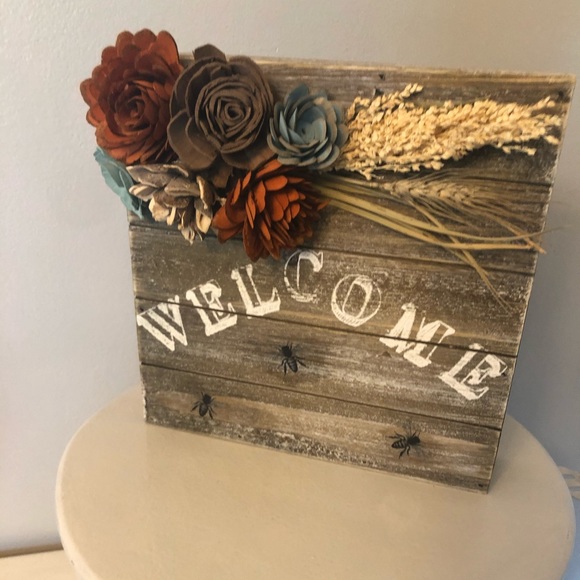 Other - Welcome wooden bee sign